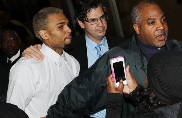 Chris Brown leaves rehab